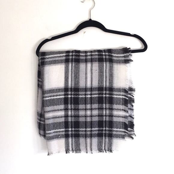 ModCloth Plaid wrap/scarf black & white soft EUC - Picture 2 of 4
